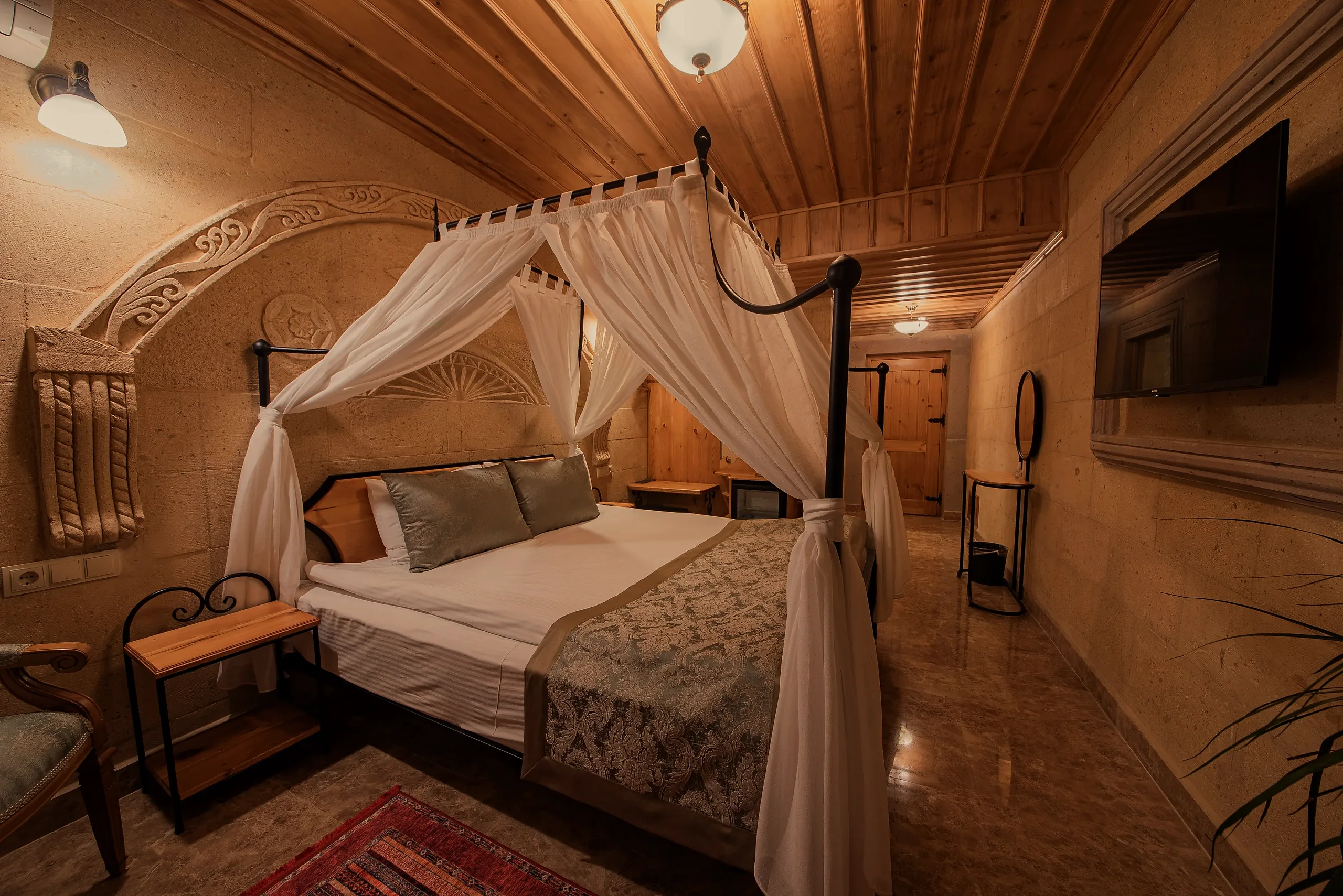 Balkonlu Deluxe 203 ve 206 — Cratus Stone Palace, Göreme (1/2)