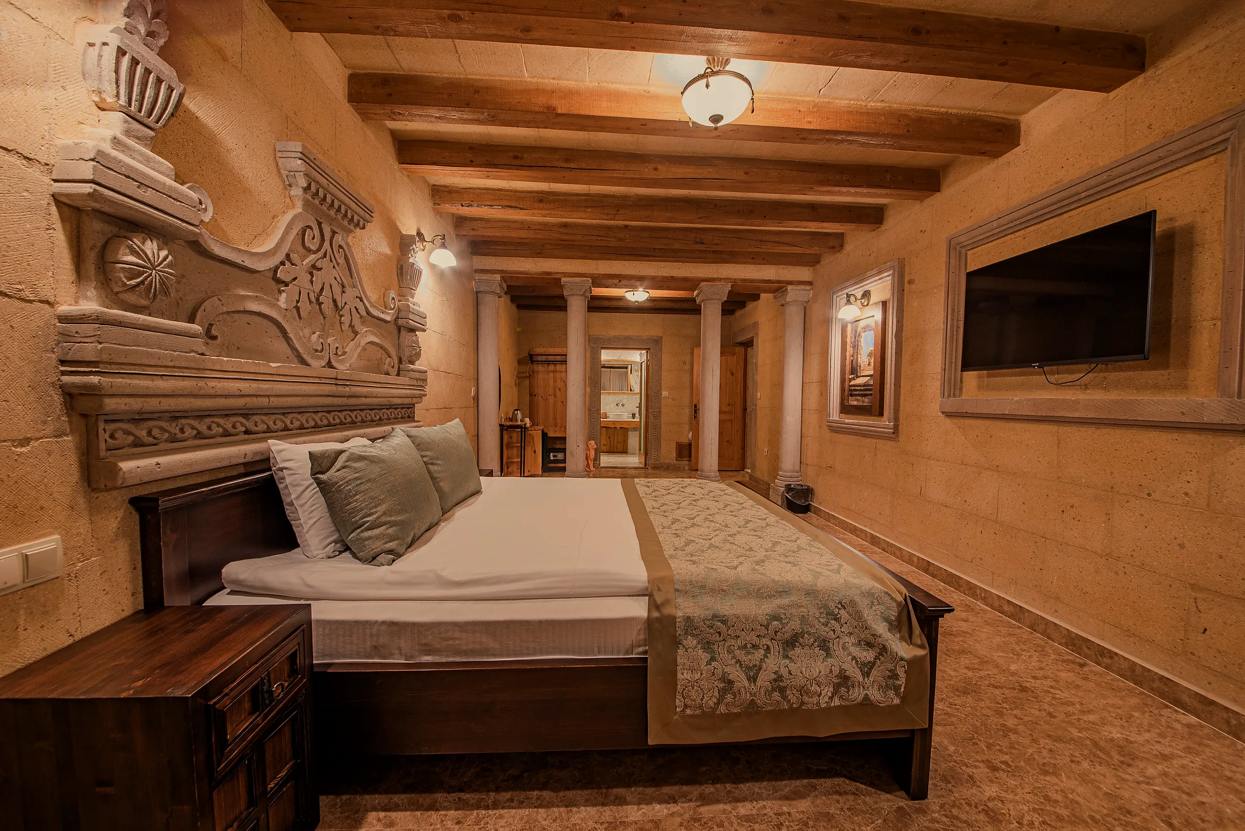 Junior Suite 205 ve 304 — Cratus Stone Palace, Göreme (2/5)