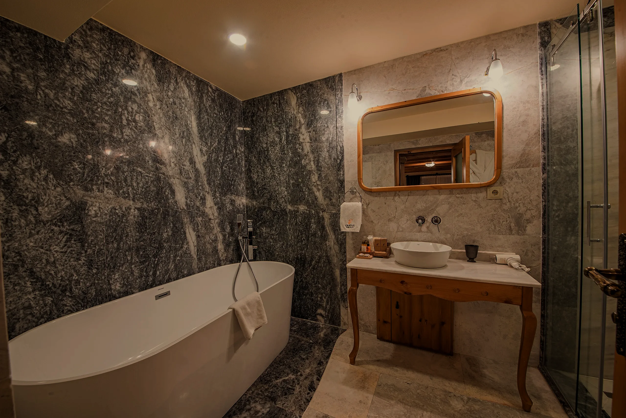 Junior Suite 205 ve 304 — Cratus Stone Palace, Göreme (3/5)