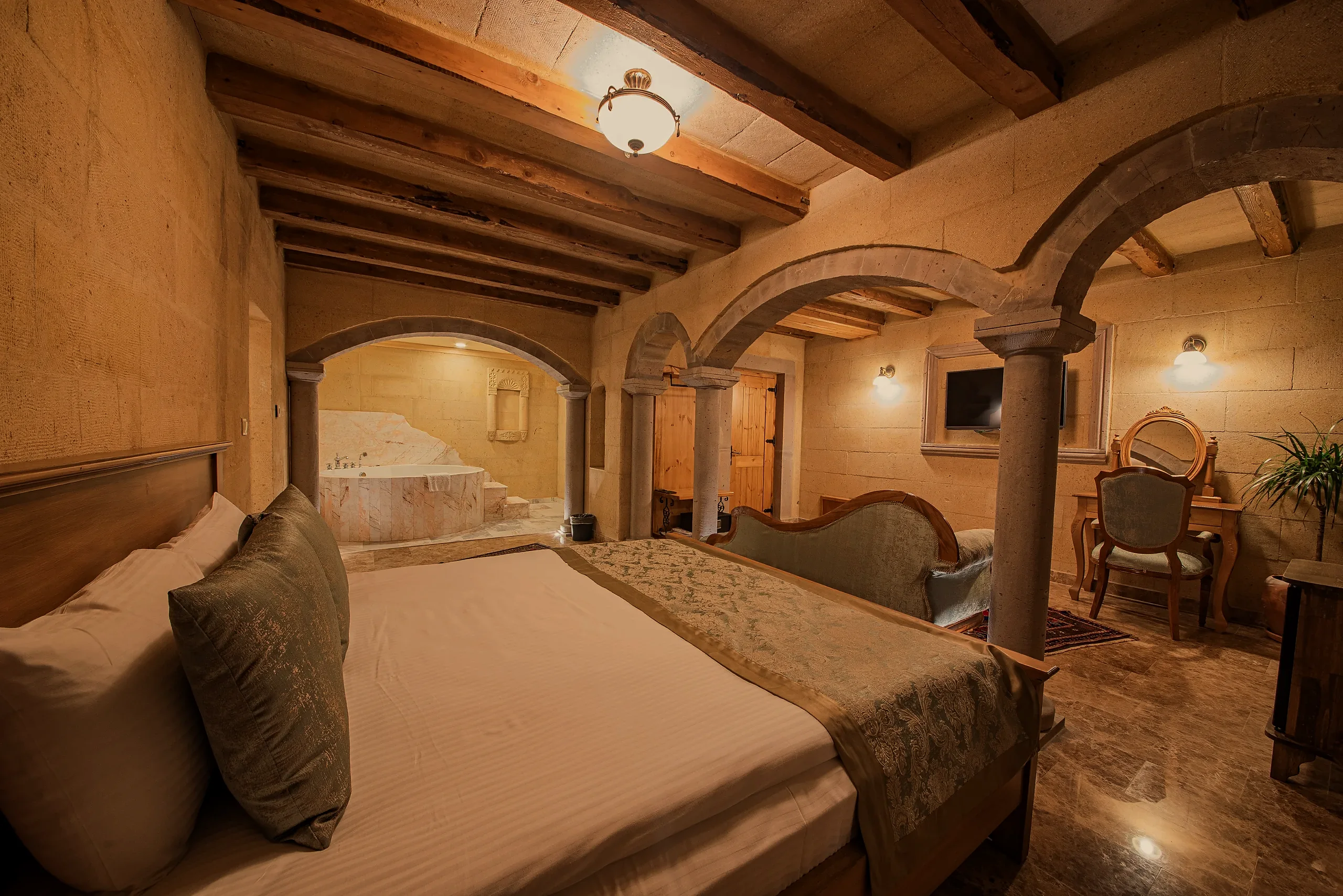 King Suite 201 ve 301 — Cratus Stone Palace, Göreme (1/7)