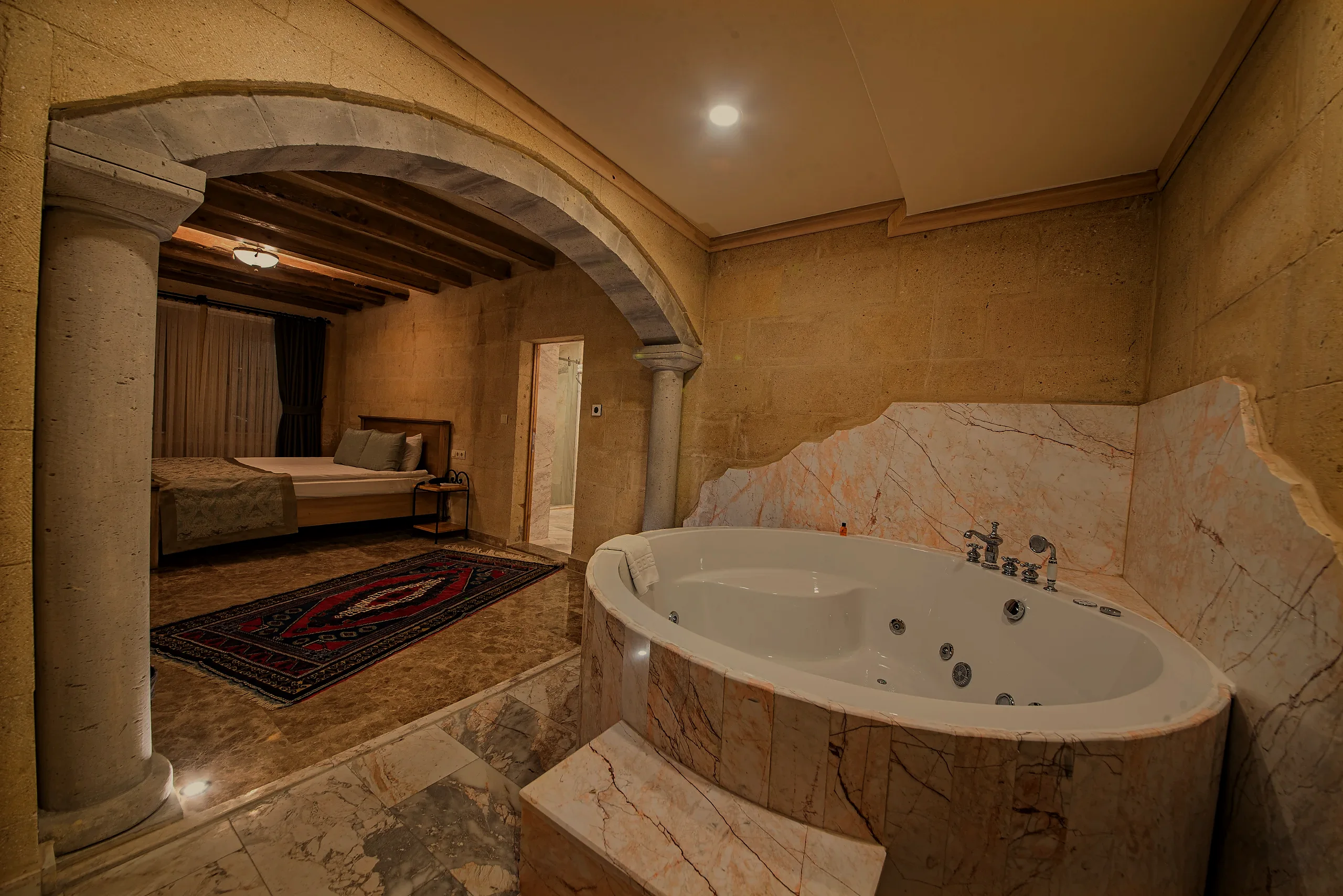 King Suite 201 ve 301 — Cratus Stone Palace, Göreme (2/7)
