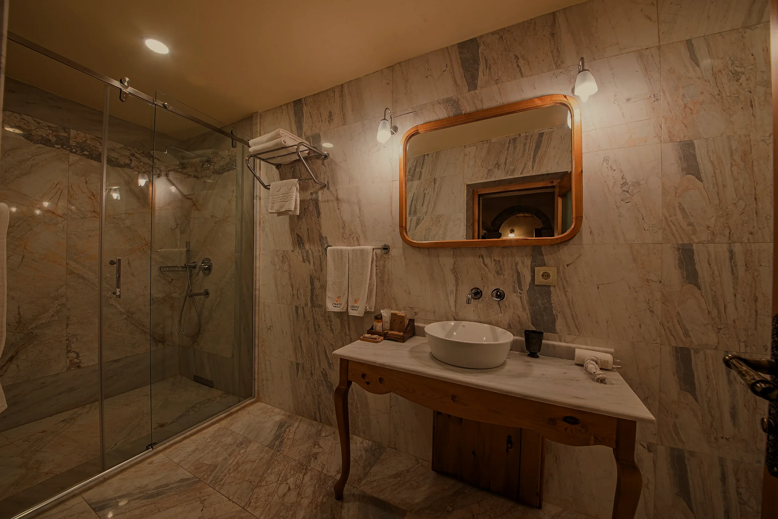 King Suite 201 ve 301 — Cratus Stone Palace, Göreme (3/7)