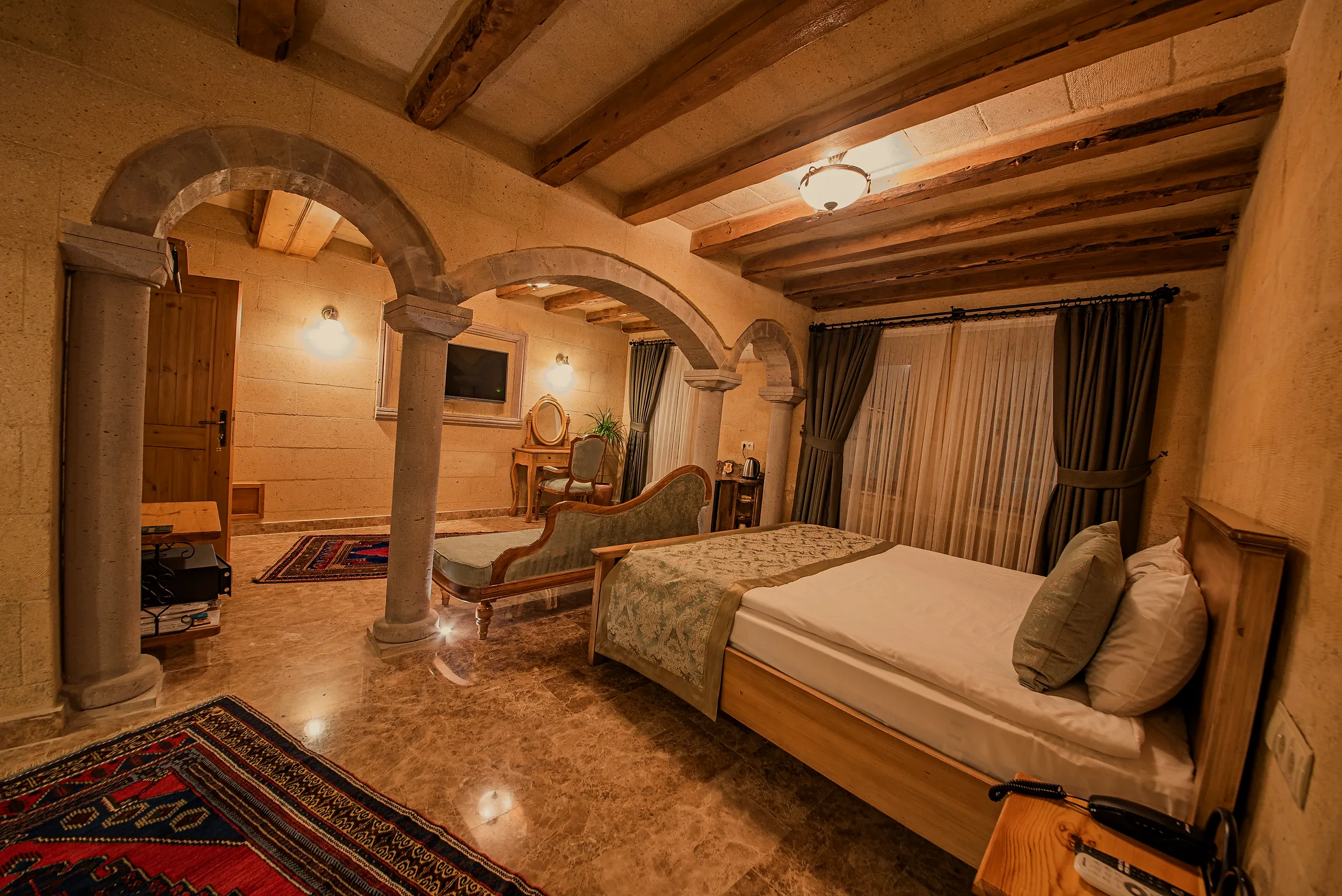 King Suite 201 ve 301 — Cratus Stone Palace, Göreme (4/7)