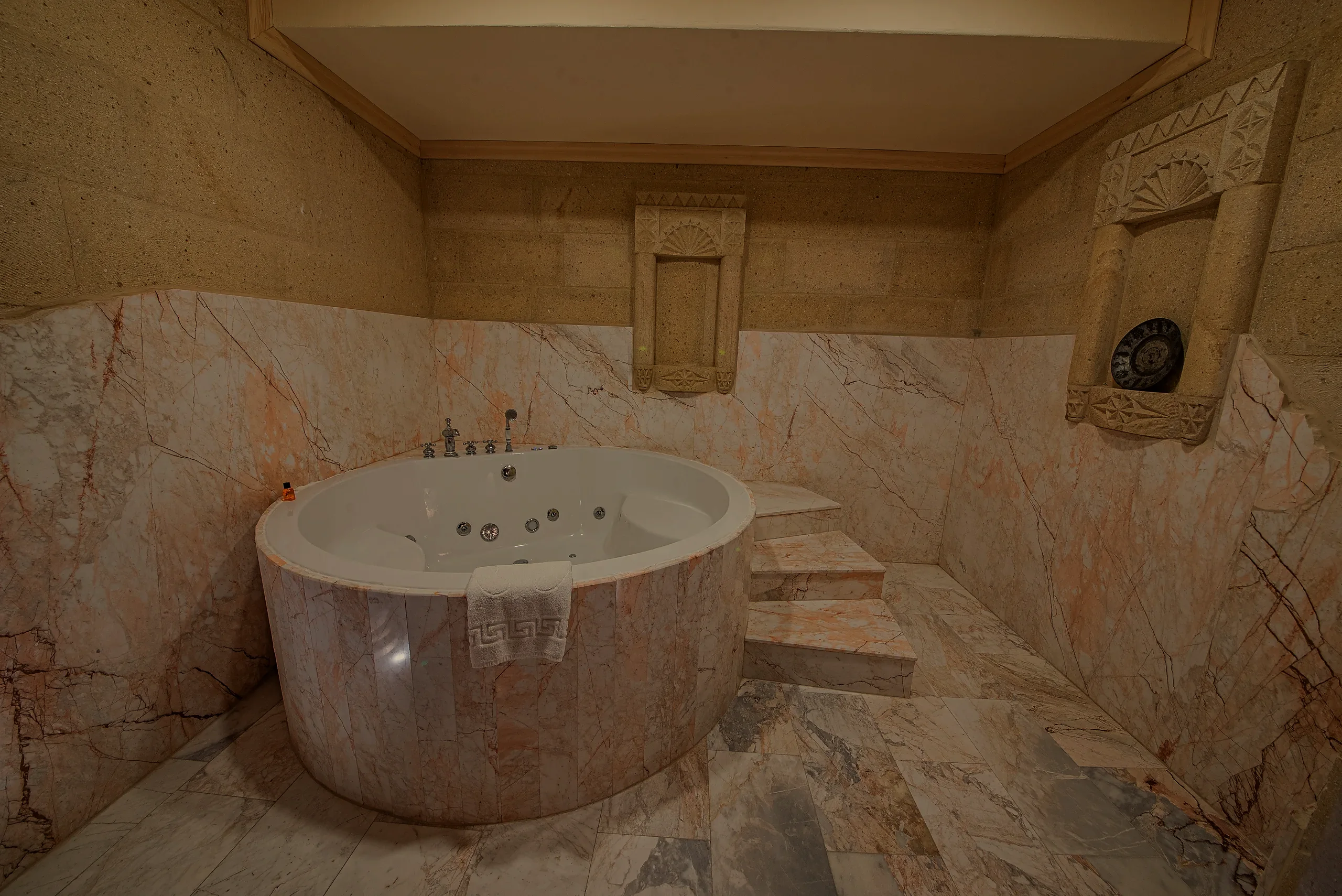 King Suite 201 ve 301 — Cratus Stone Palace, Göreme (7/7)