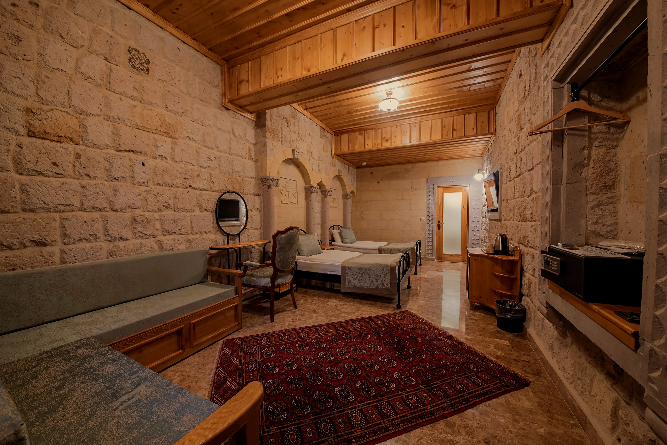 Standart Twin Oda 102 — Cratus Stone Palace, Göreme (2/2)